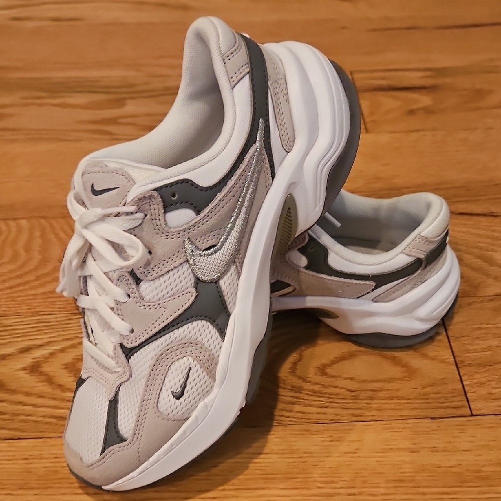 Nike Women's AL8 White and Gray Shoes Size 7.5